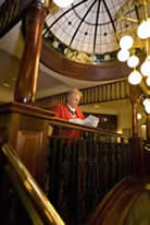 The Essex Wedding Toastmaster at City Pavillion waiting for his Hindu Bride and Bridegroom to arrive