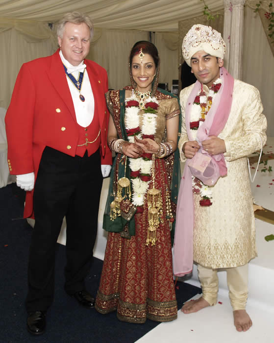 Hindu Toastmaster with bride and groom at Parklands in Essex